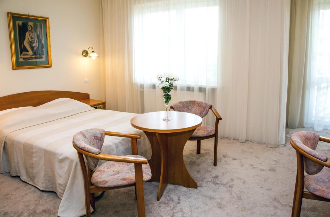 Hotel Alexandra Победиска Екстериор снимка